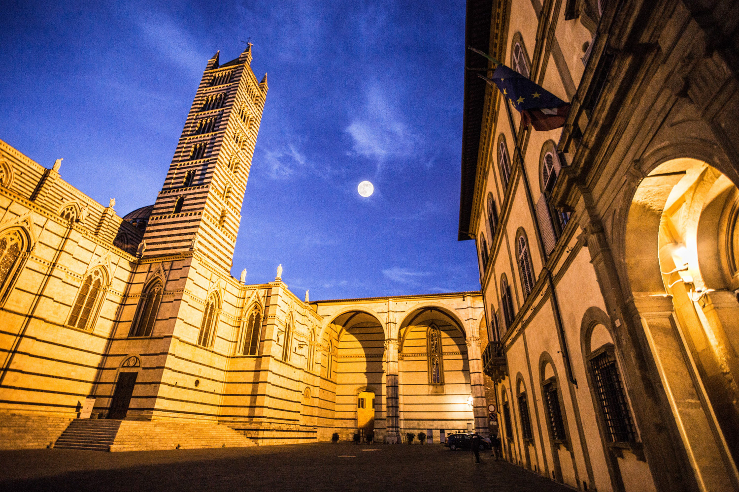 Ville de Sienne en Italie à la nuit tombée - Toscane
