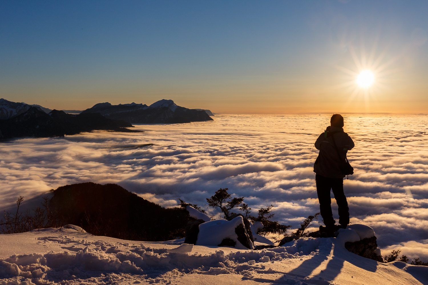 coucher de soleil, rando raquettes au cours d'un stage photo d'hiver en montagne