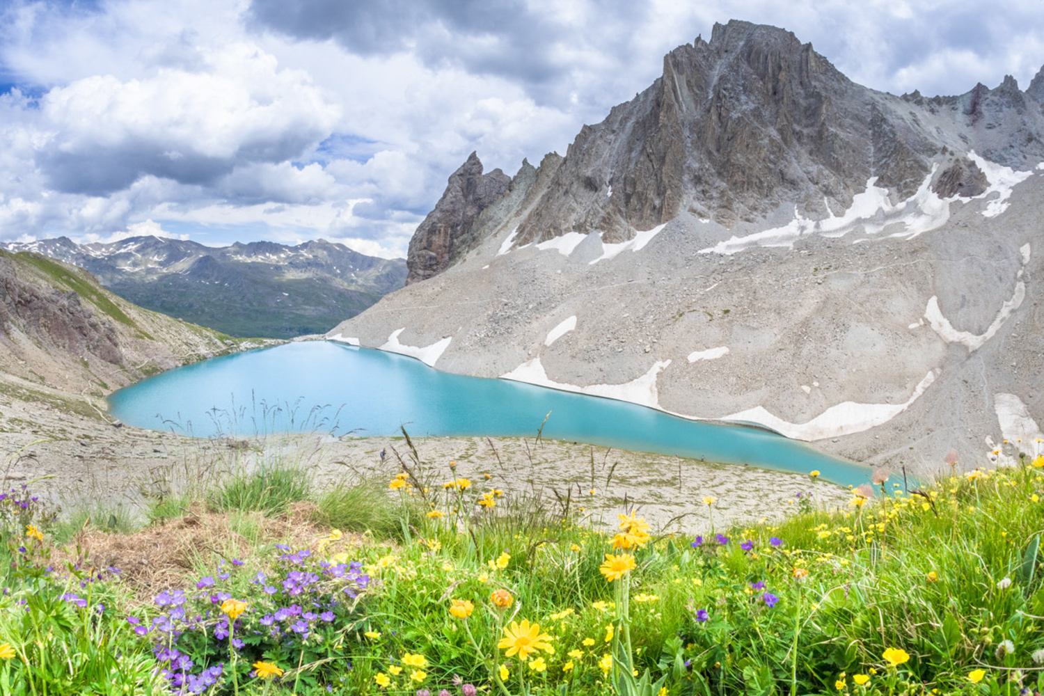 Le lac des Béraudes en été avec Léo Gayola - vallée de la Clarée