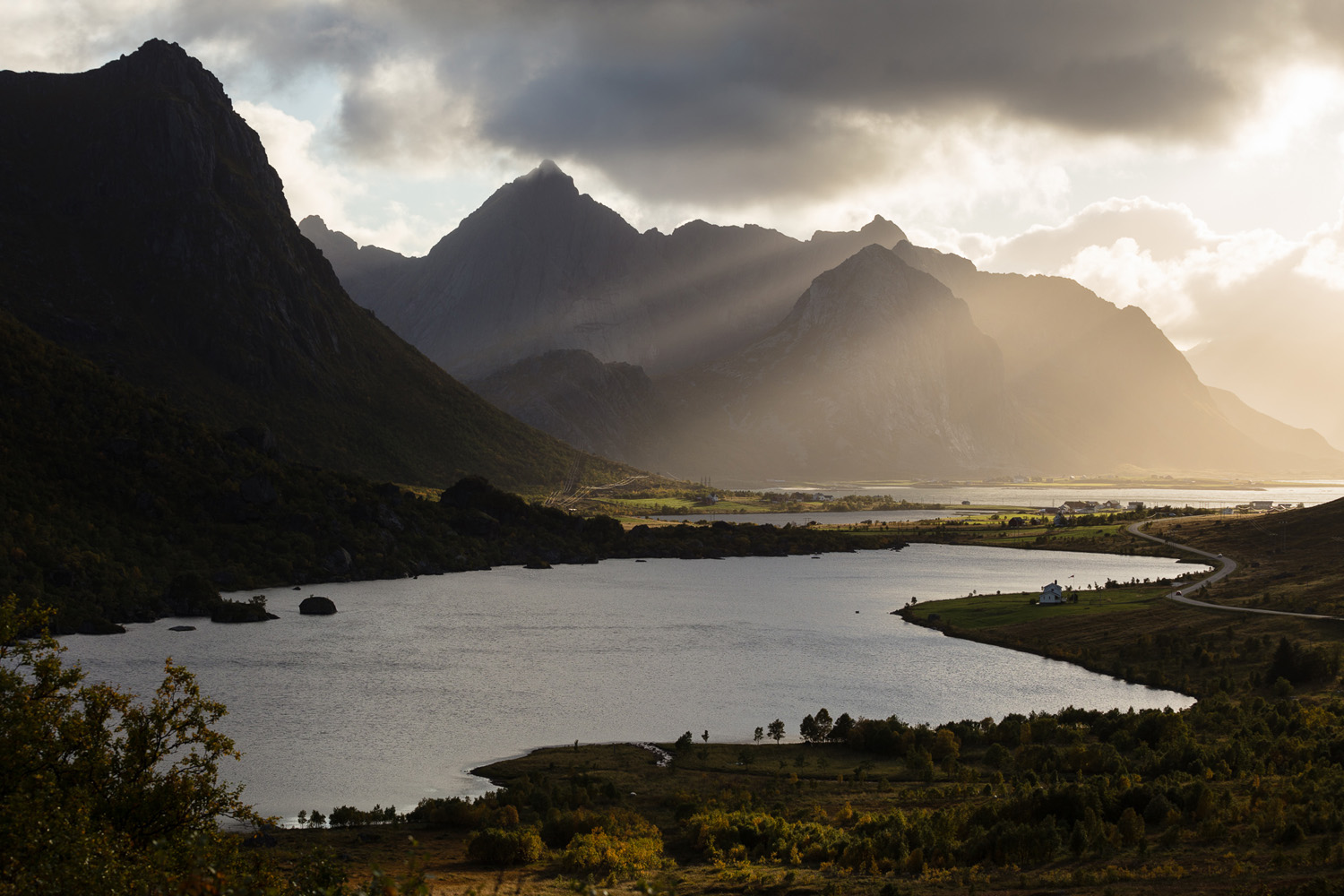 paysage des îles lofoten, entre Vestvagøya et Flakstadøya