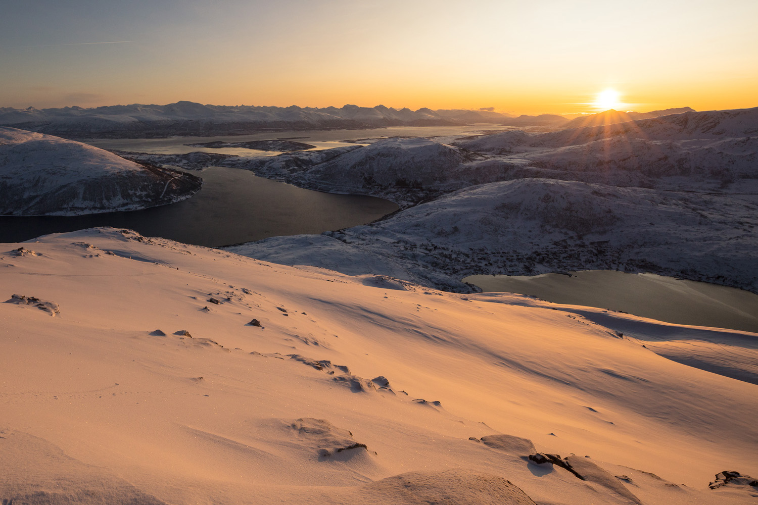 lumière rasante d'hiver, près de Tromsø, en Norvège