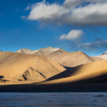 Lac gelé du Startsapuk Tso, dans la pleine du Tso Kar, dans le Chang Tang du Ladakh.