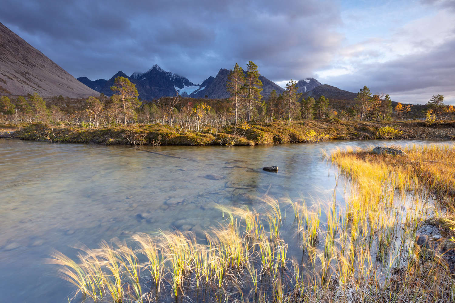 Les Alpes de Lyngen en automne, près de Tromsø, durant un voyage photo en Norvège