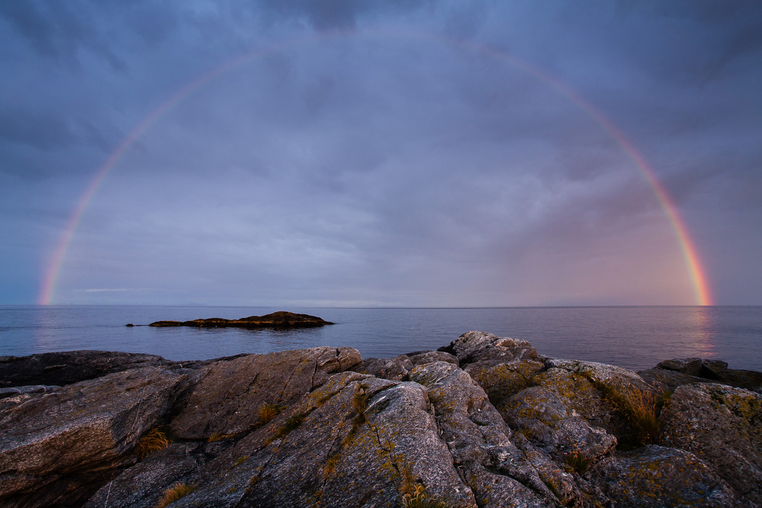 photo d'arc-en-ciel en été dans les îles Lofoten, lors d'un voyage photo en Norvège