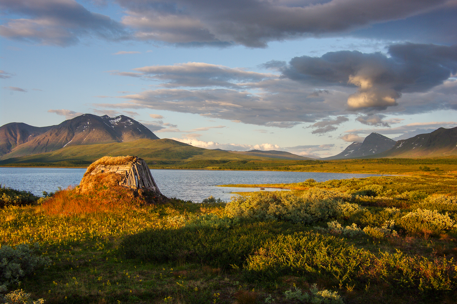 trek photo laponie, soleil couchant sur Kutjaure dans le Padjelanta