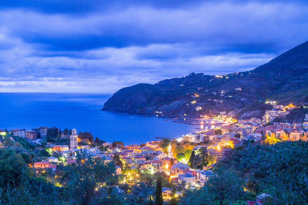 heure bleue sur Levanto, Italie