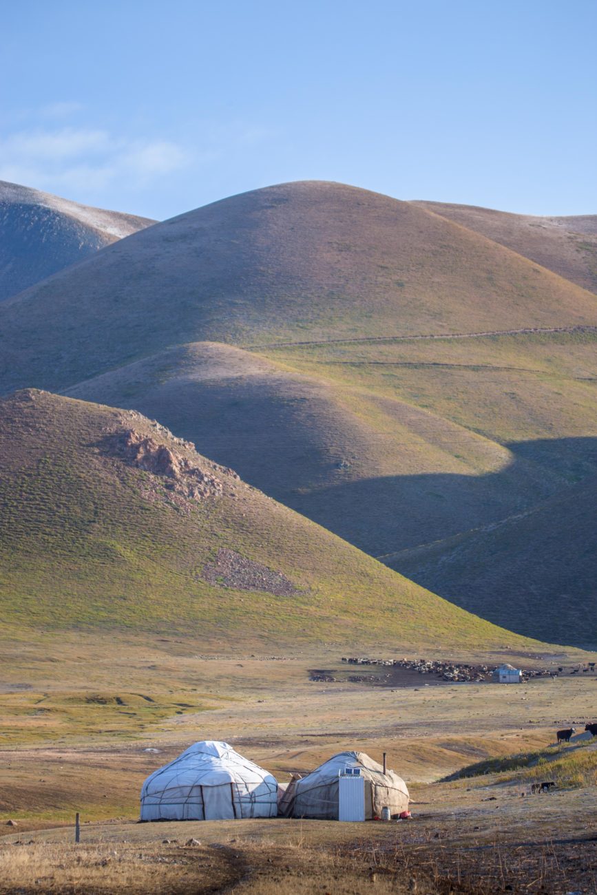 Les nomades et les yourtes en Kirghizie