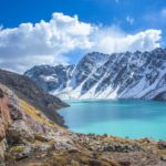 Lac d'altitude au Kirghizstan
