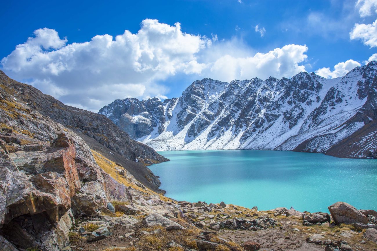 Lac d'altitude au Kirghizstan