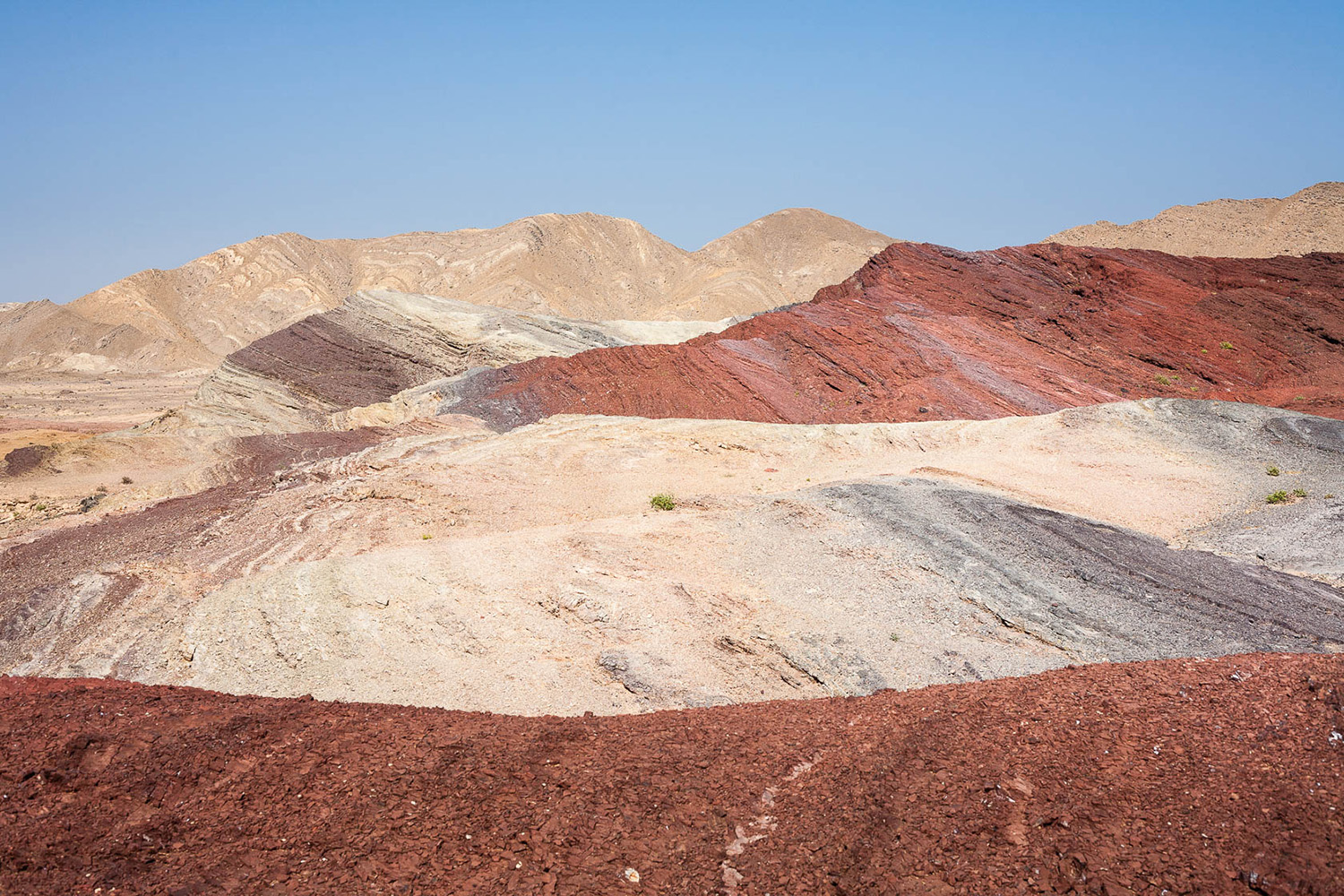 roches colorées dans le désert à Oman
