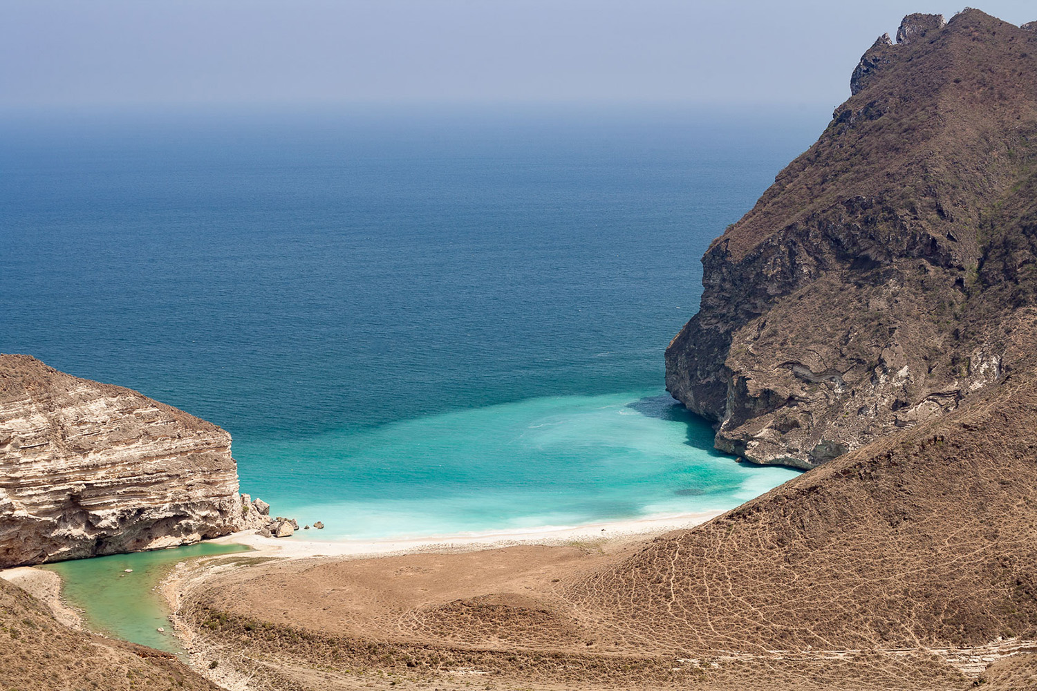 Plage déserte du Dhofar, pendant un voyage photo à Oman