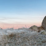 Lever de soleil hivernal pendant un stage photo en Aubrac