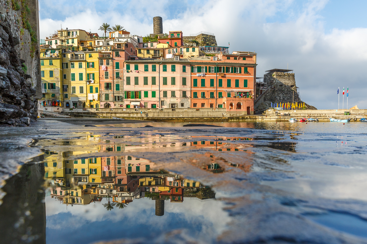 reflets dans les flaques à Vernazza, stage photo Cinque Terre