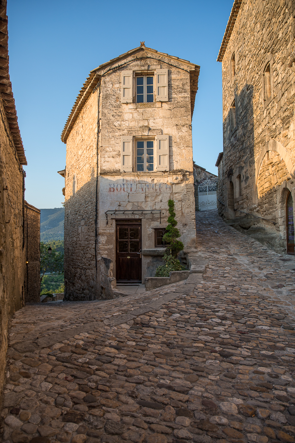 ruelles de Lacoste, village médiéval du Lubéron