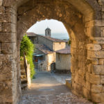 ruelles de Lacoste, village médiéval du Lubéron