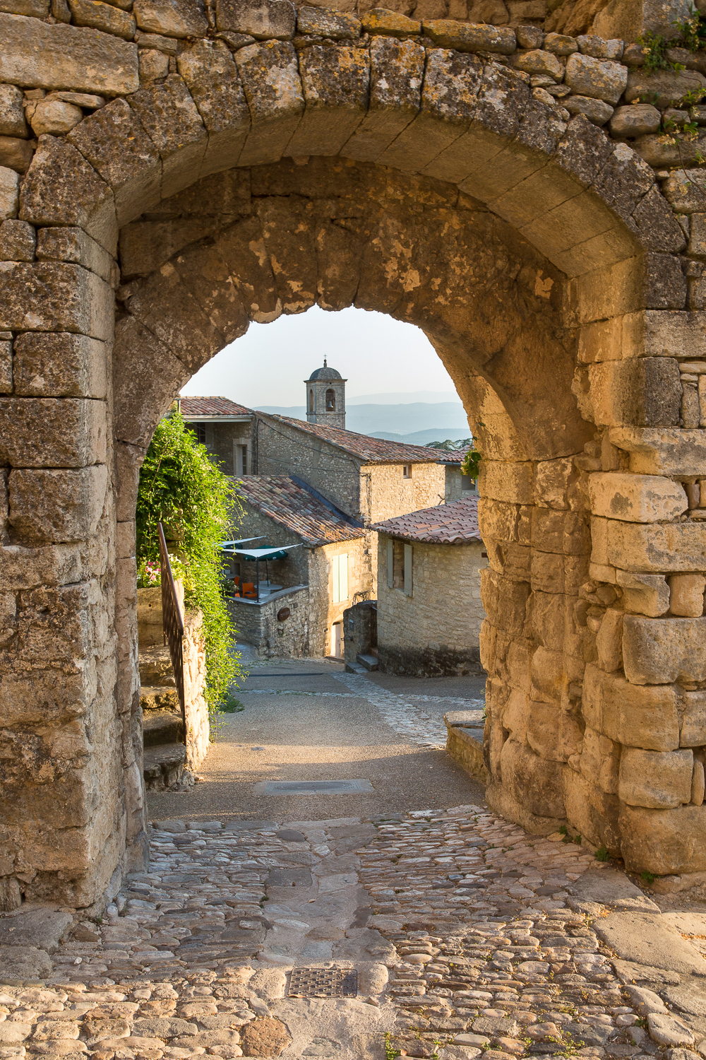 ruelles de Lacoste, village médiéval du Lubéron