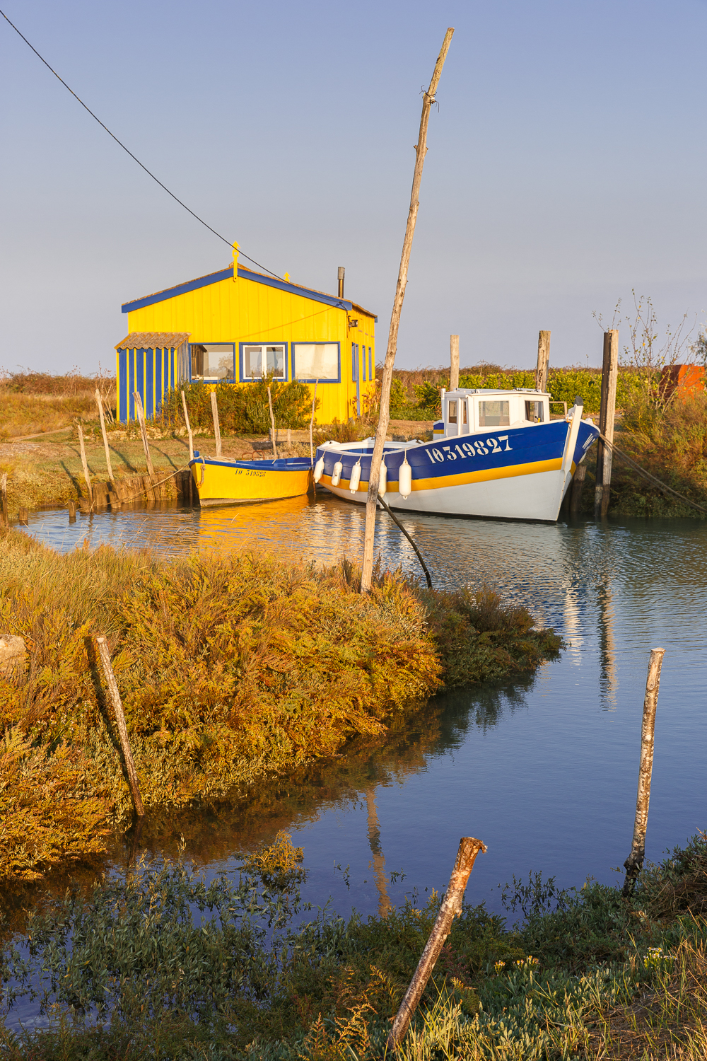 cabanes ostréicoles et chenal sur l'île d'Oléron, La Baudissière