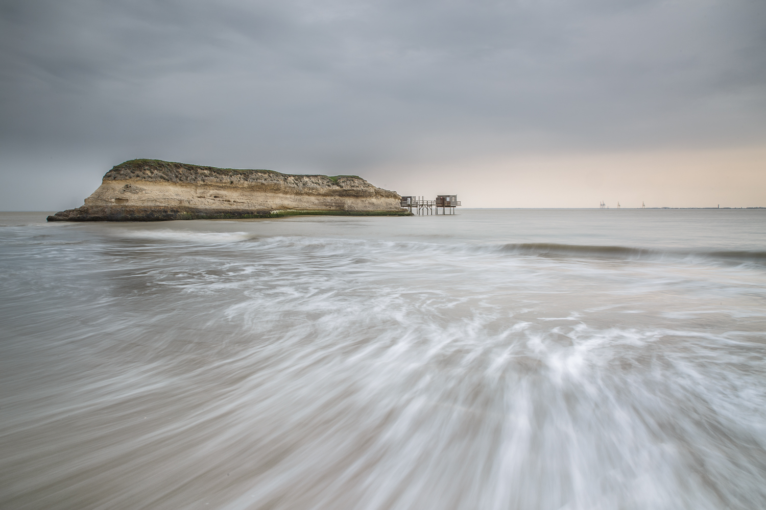 seascape près de Royen, carrelets et vagues, stage photo de mer en Charente maritime
