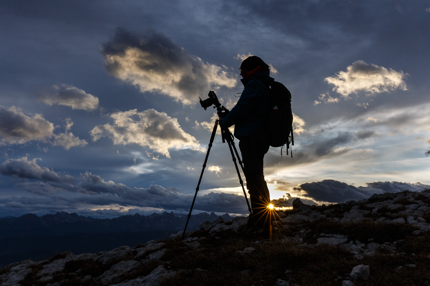 photo au lever du soleil sur un sommet de Chartreuse au cours d'un stage photo