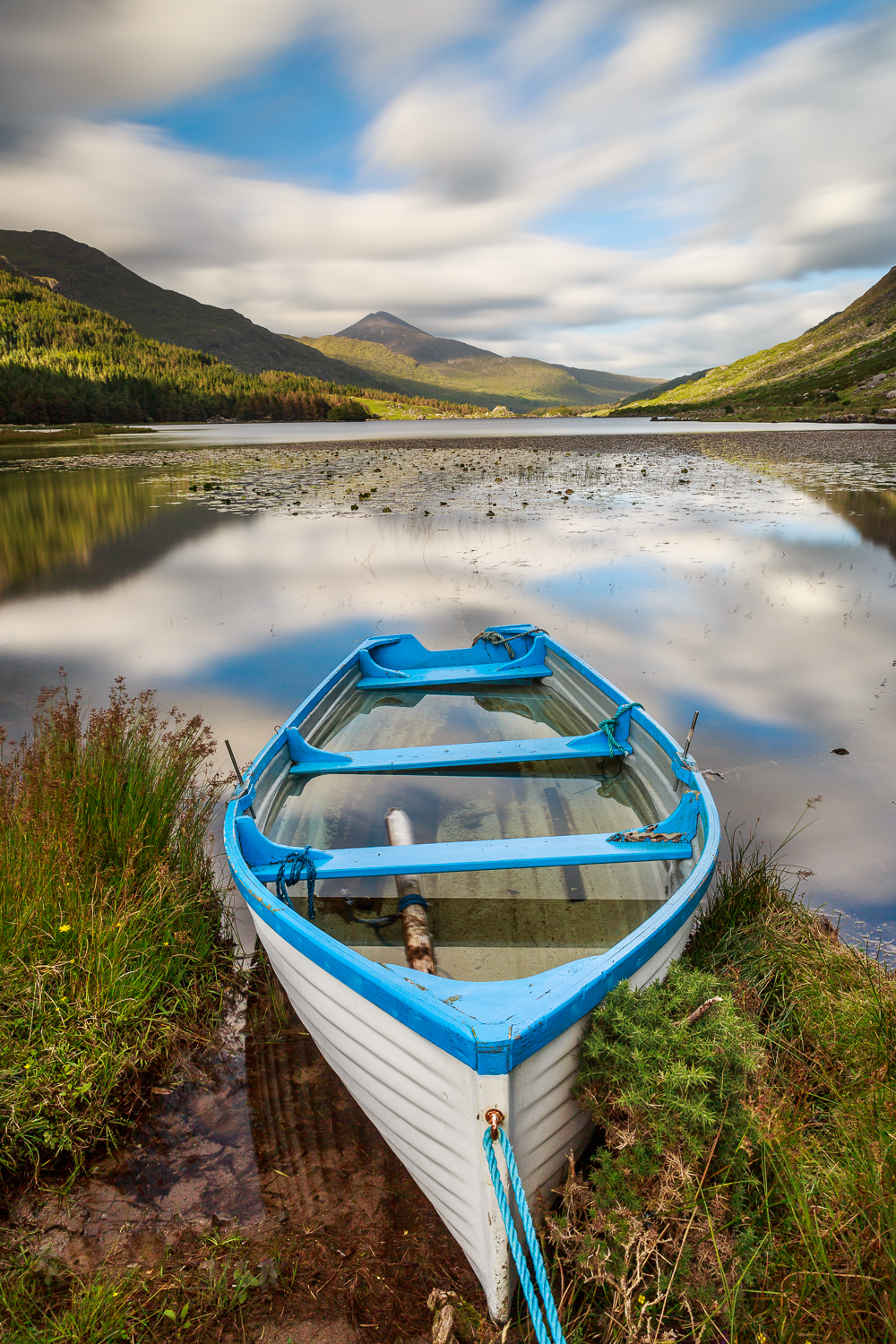 barque en bord de lac en Irlande, Kerry, pendant un voyage photo