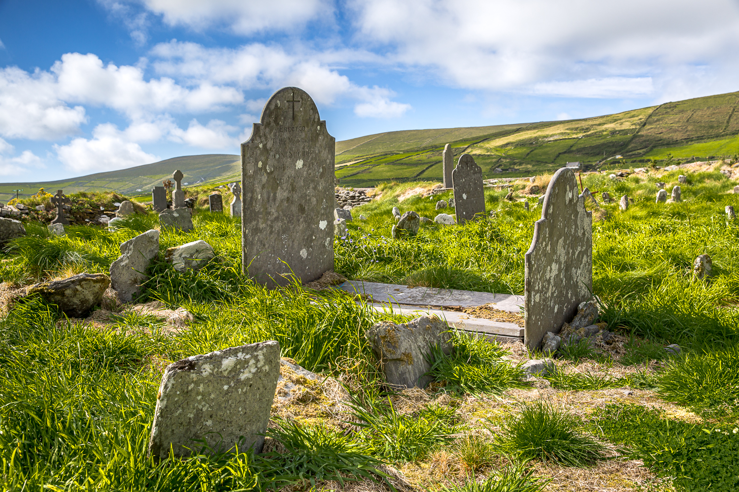 cimetière traditionnel en Irlande, côtes du Kerry