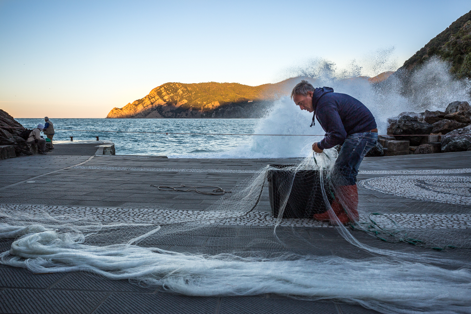 pêcheur au port à Vernazza, Cinque Terre